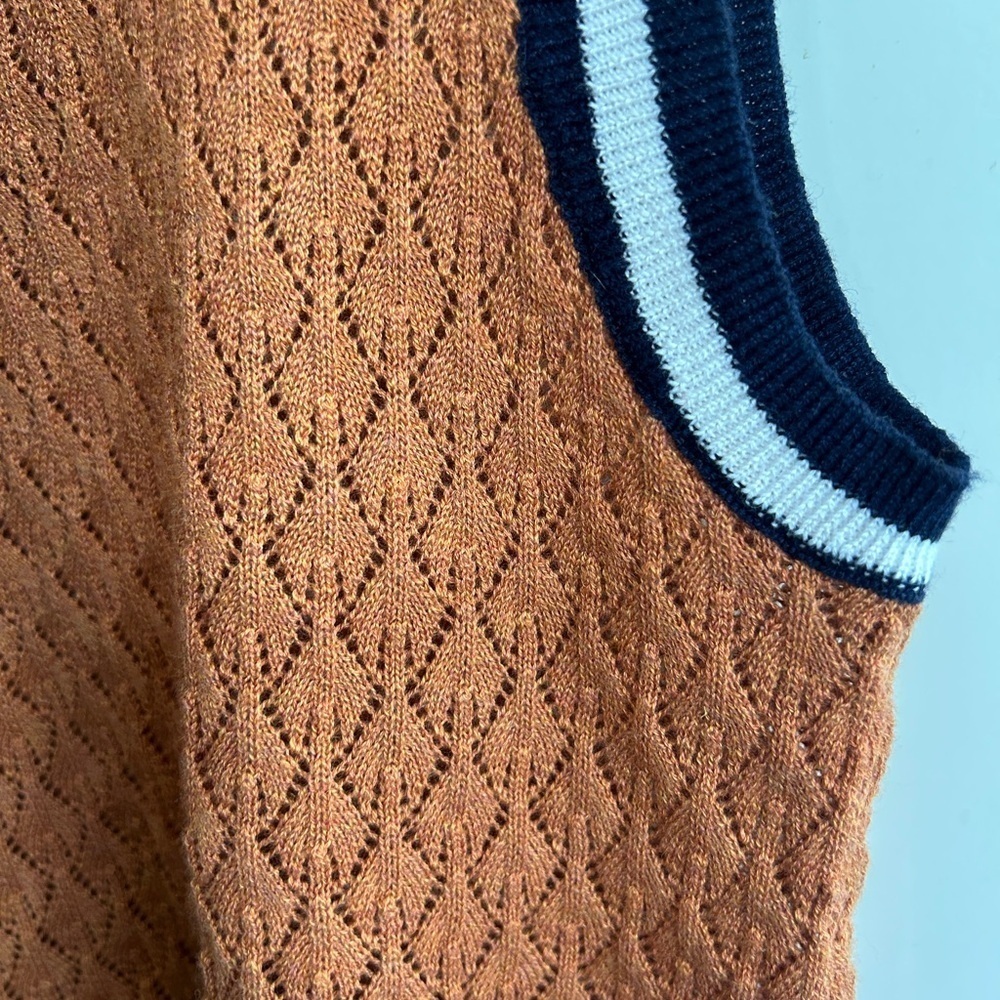 Like new size S Pointelle sweater vest sleeveless top in a gorgeous rust shade - Picture 5 of 10